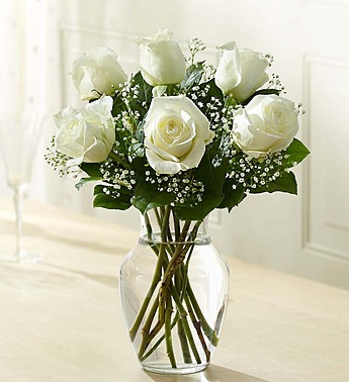 Love's Embrace&trade; Roses &ndash; White